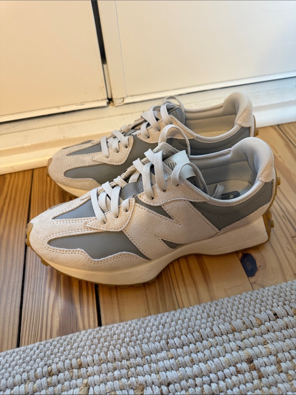 Women’s Gray New Balance 327 - Picture 8 of 9